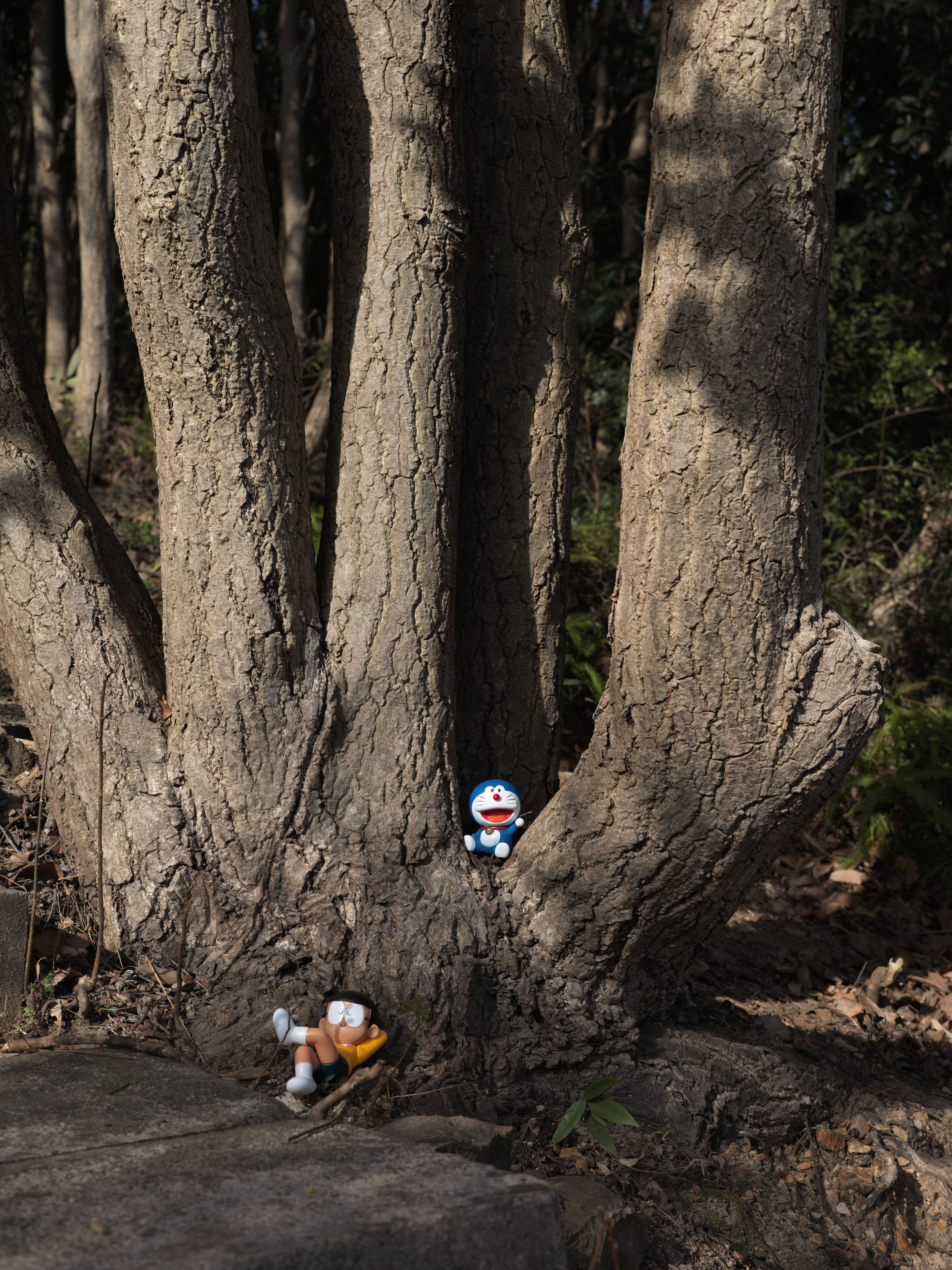 Nobita and Doraemon beneath the trees on Daxiong Mountain